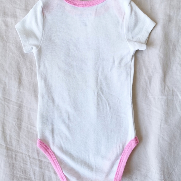 4 Juicy Couture onsies - Picture 3 of 9